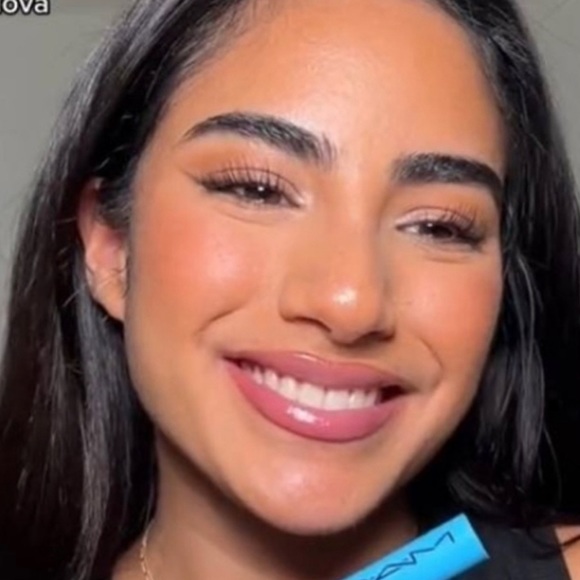 MAC Squirt Plumping Gloss Stick in Nova - Picture 6 of 14